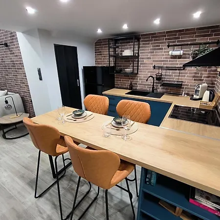 Zoe Loft