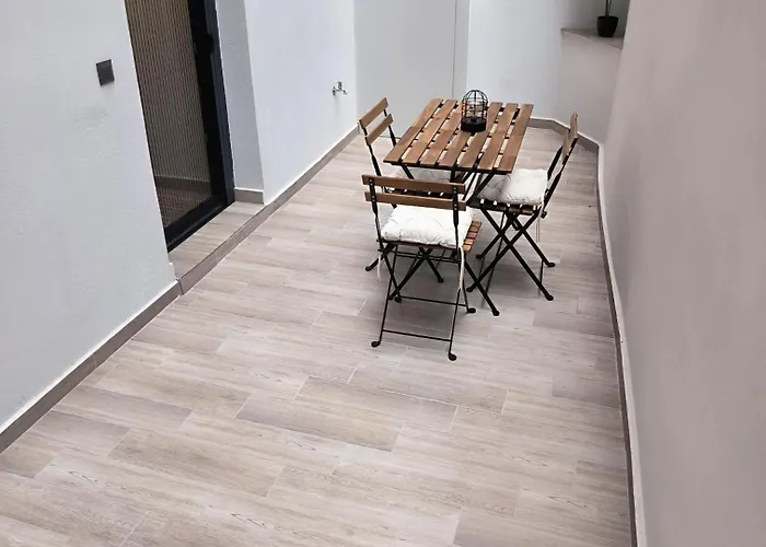 Zoe Loft *